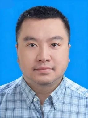 薛年老师个人照片